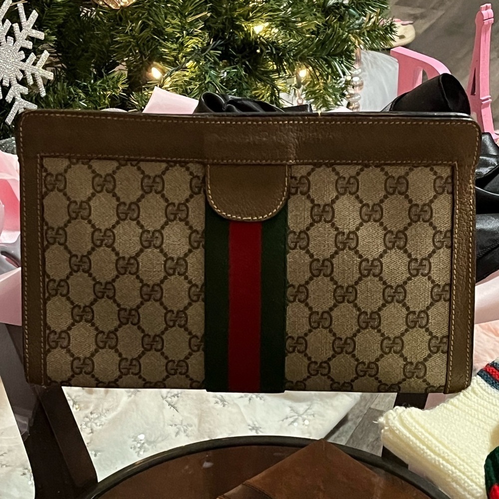 100%Authentic Gucci vintage clutch! Today only $501
